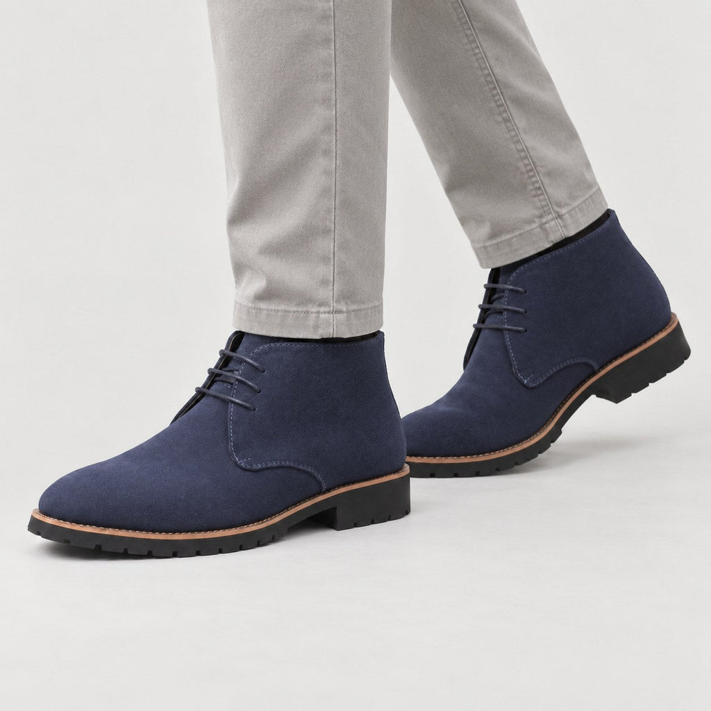 Men's chukka boots in Navy | Tibberton – side view