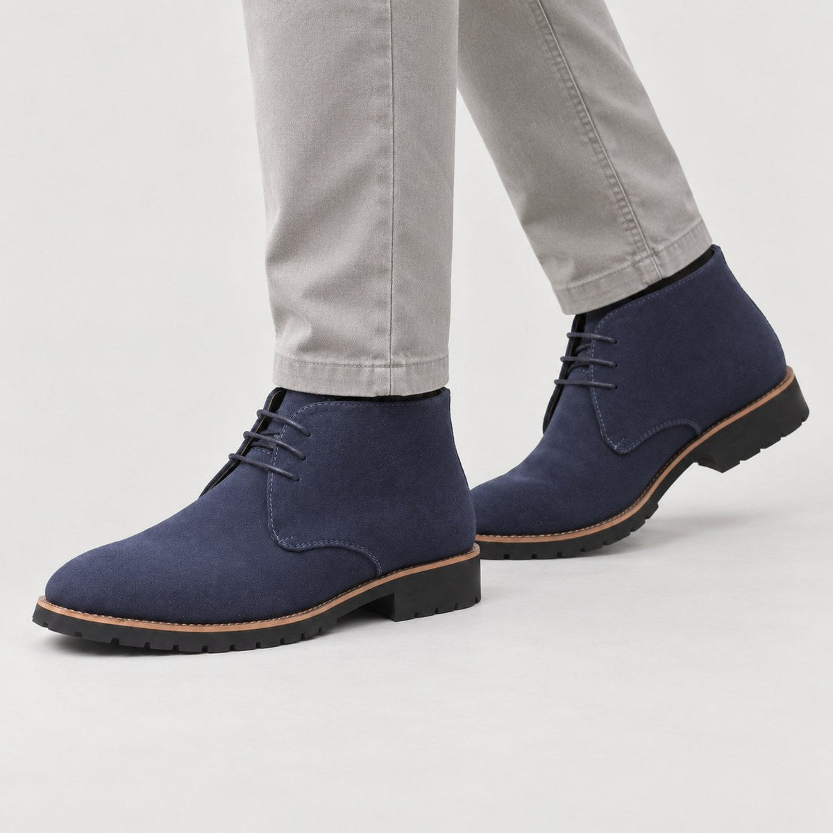 Men's chukka boots in Navy | Tibberton – side view