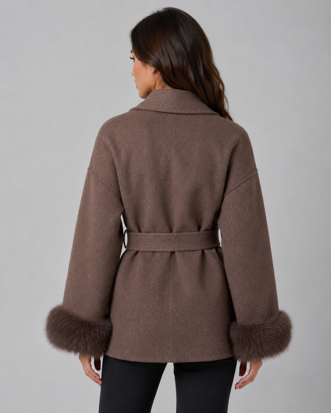 Manteau portefeuille ceinturé pour femme avec poignets en fausse fourrure | Guiting
