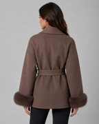 Manteau portefeuille ceinturé pour femme avec poignets en fausse fourrure | Guiting