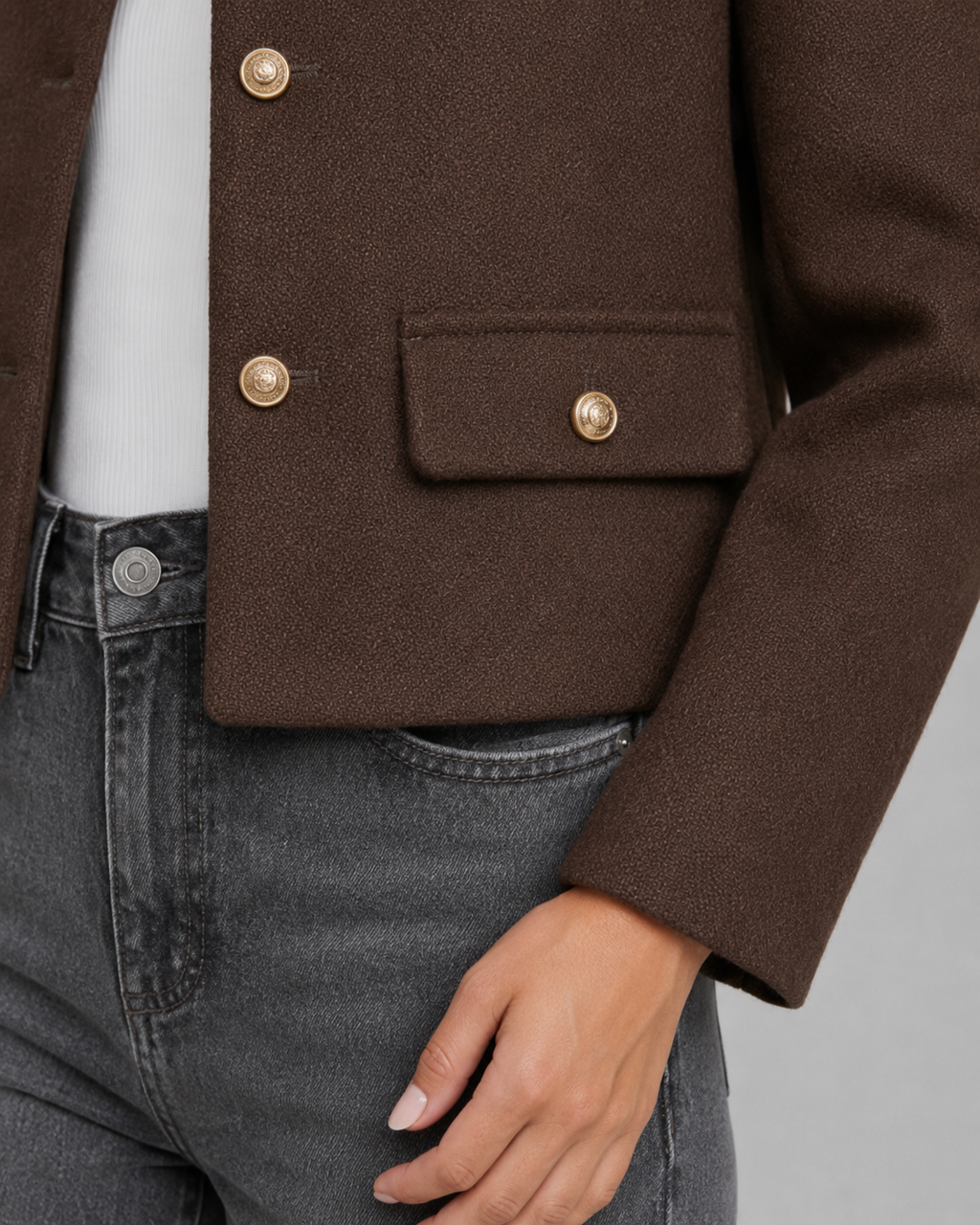 Veste courte sans col pour femme avec boutons dorés | Withington
