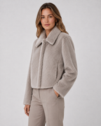 Veste courte en fausse fourrure à col large pour femme | Kempsford