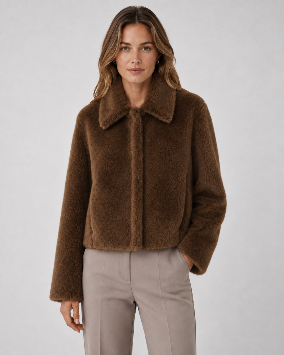 Veste courte en fausse fourrure à col large pour femme | Kempsford