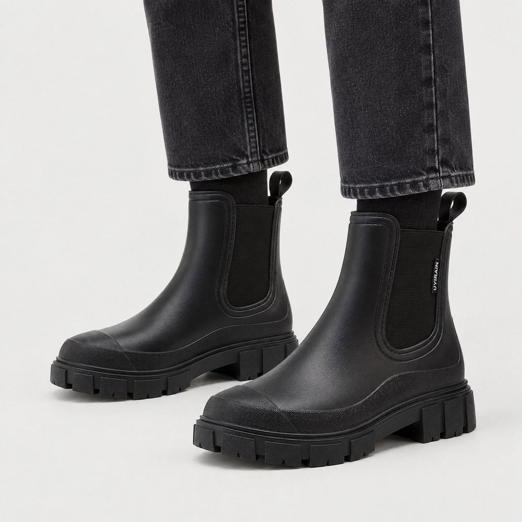 Women's Water-Repellent Chelsea Boots in Black | Lealholm – front view