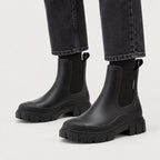 Women's Water-Repellent Chelsea Boots in Black | Lealholm – front view