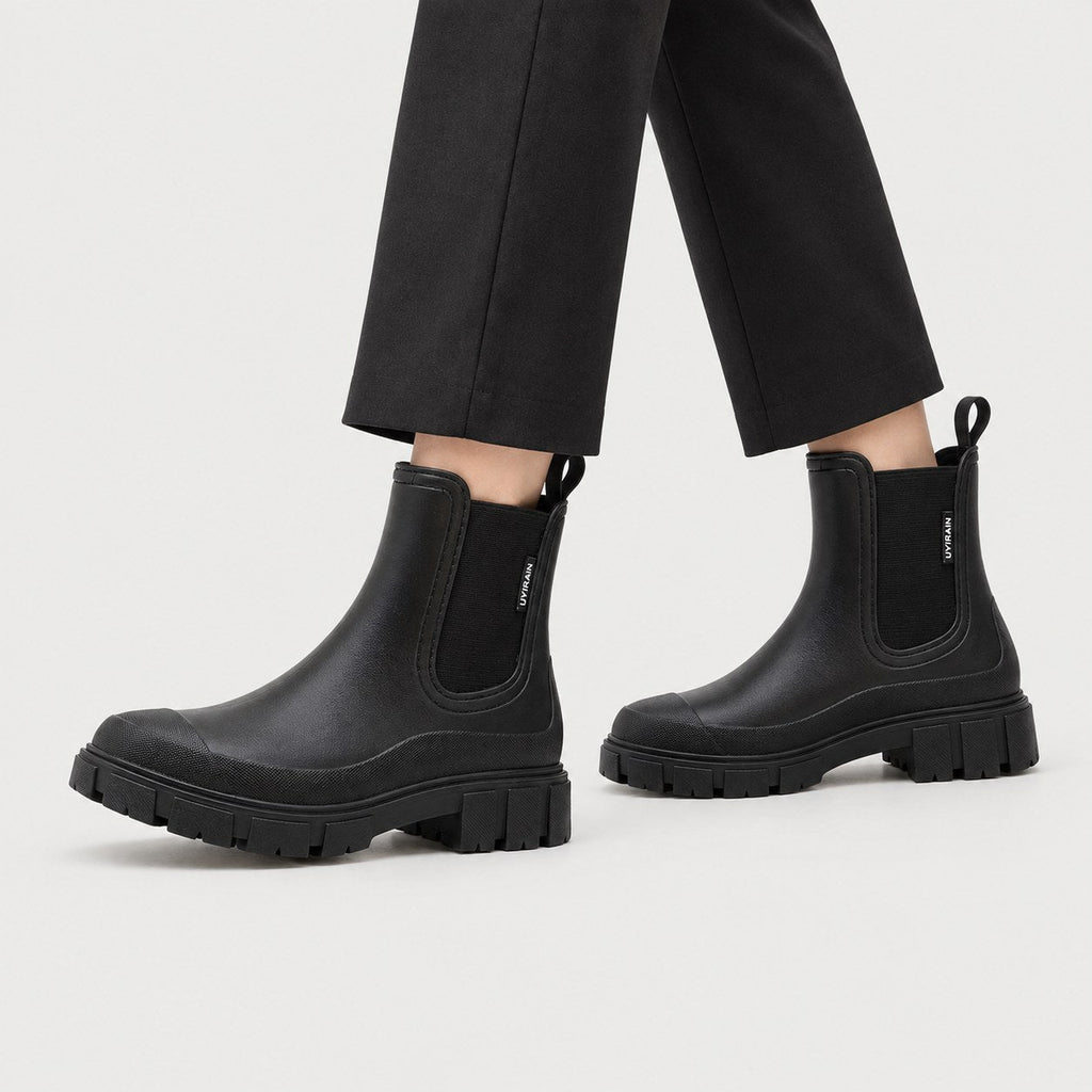 Women's Water-Repellent Chelsea Boots in Black | Lealholm – side view