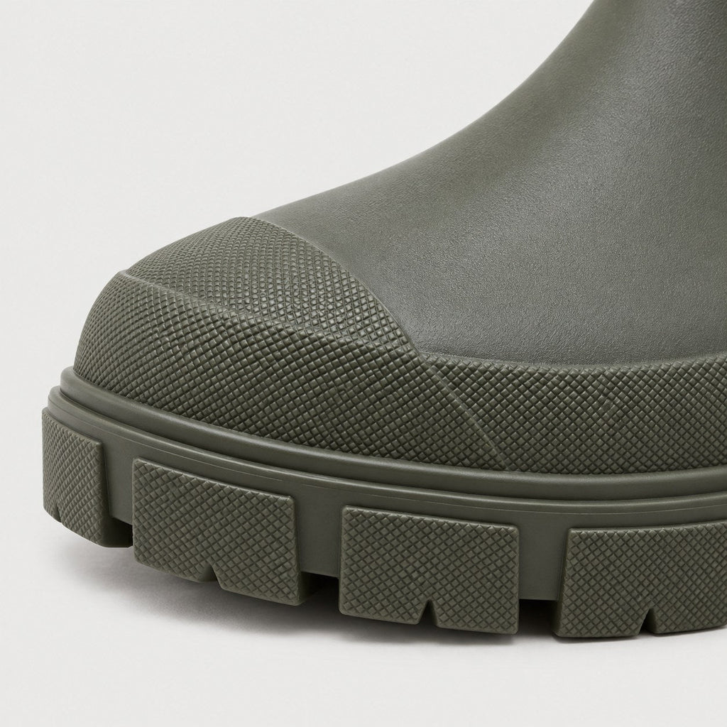 Women's Water-Repellent Chelsea Boots in Khaki | Lealholm – detail view