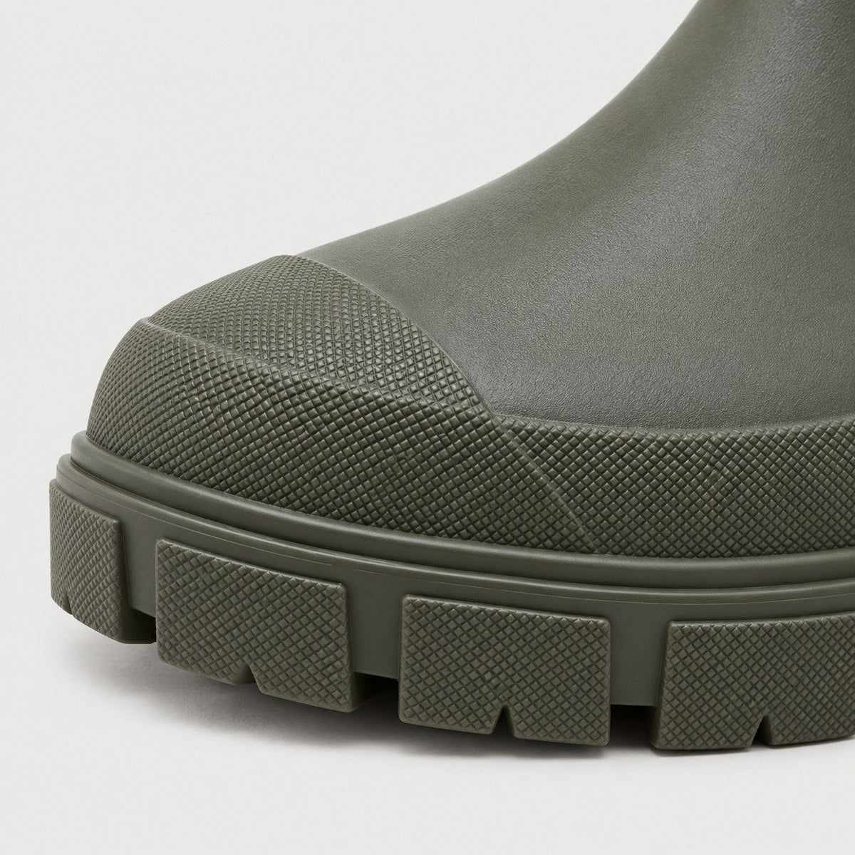 Women's Water-Repellent Chelsea Boots in Khaki | Lealholm – detail view