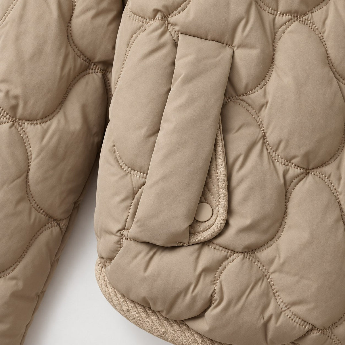 Women's wave-quilted puffer jacket in Beige | Hargrave – detail view